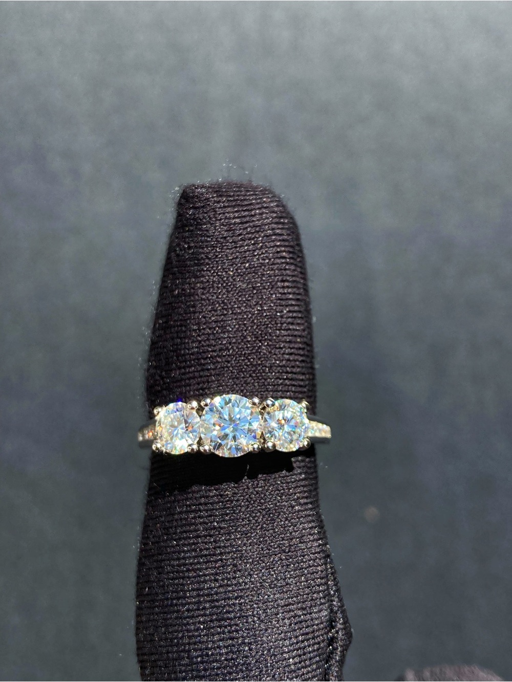 💎 3-Stone Round Moissanite Ring | 925 Sterling Silver | Size 7 💎